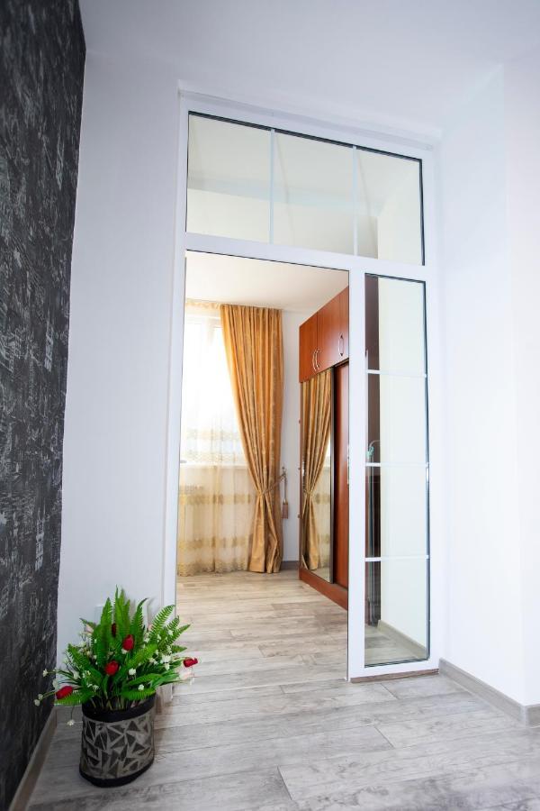 Modern Apartment In The Center With The View Of The Majestic Ararat 예레반 외부 사진