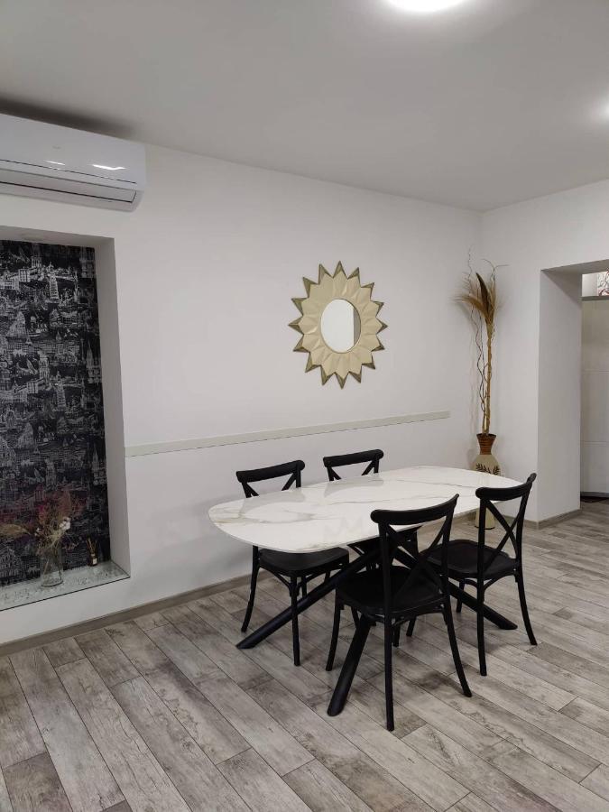 Modern Apartment In The Center With The View Of The Majestic Ararat 예레반 외부 사진